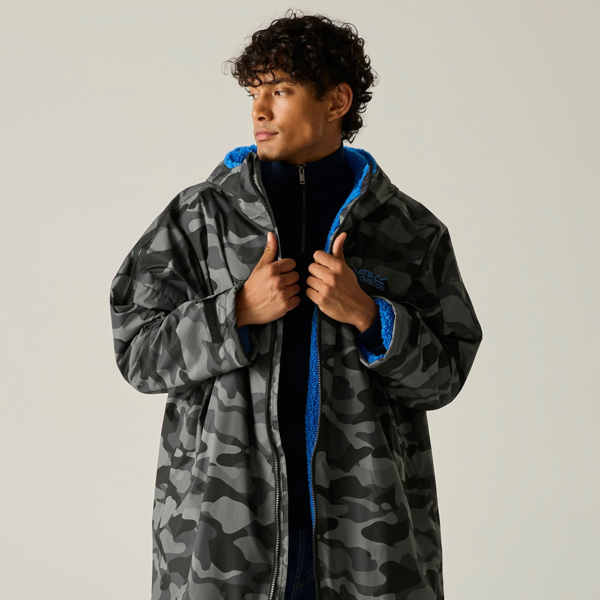 Regatta Unisex Adult Camo Waterproof Changing Robe - Grey/Sonic Blue