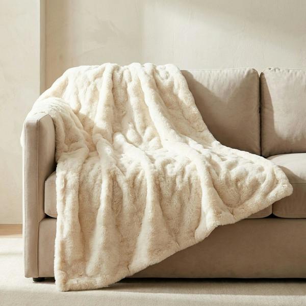 Garden Greatness Sumptuous Faux Fur Comfort Throw