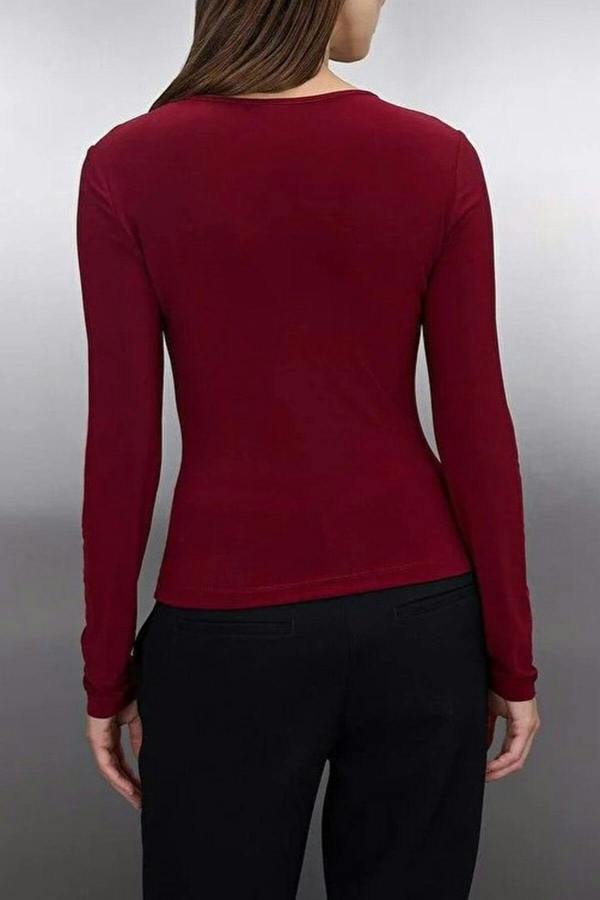 WOVCOR Fitted Knitted Blouse with Accessory and Cut-Out Details