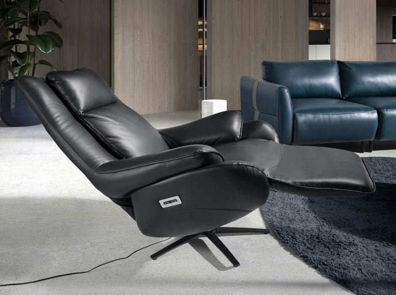 Angel Cerdá Black Leather Swivel Armchair 5124