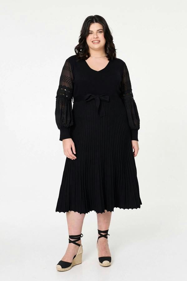 Black | Curve Pleated Lace Puff Sleeve Midi Dress : Model is 6"/183 cm and wears UK20/EU48/US16/AUS20