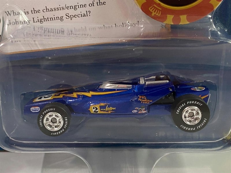 trivial pursuit j lightning special with token and card 1:64 johnny lightning jlpc003