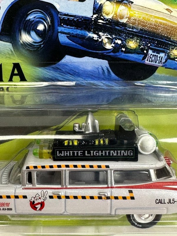 Johnny Lightning Ghostbusters 1959 Cadillac 1:64 White Lightning JLSS004