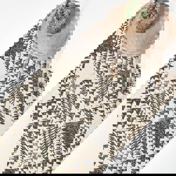 HOMESCAPES Delphi Geometric Style 100% Cotton Printed Rug