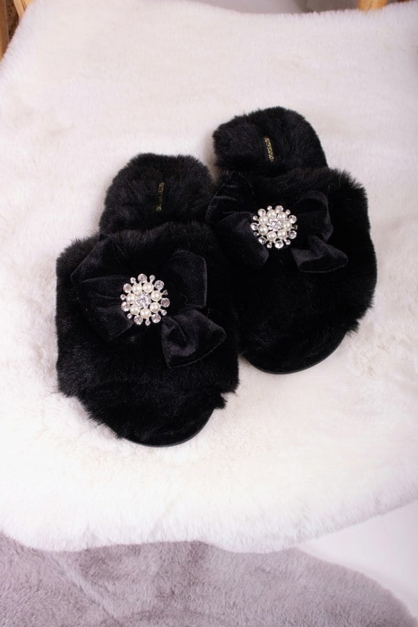 Pretty You London Women's Anya Slider Slippers in Black