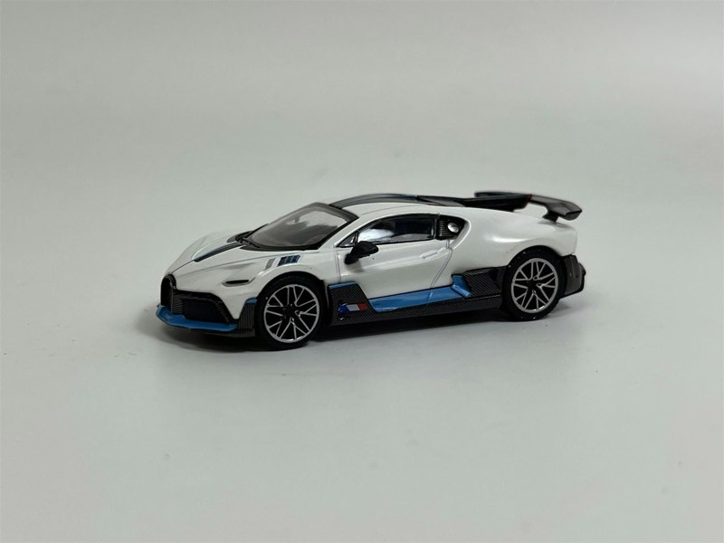 Mini GT Bugatti Divo White LHD 1:64 Scale Mini GT MGT00661L