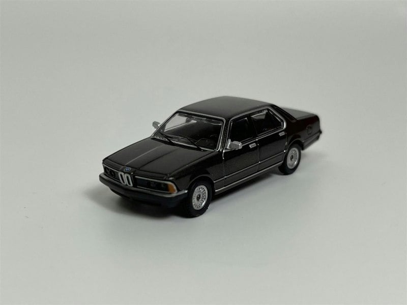 Minichamps BMW 7 Series 1977 Brown Metallic 1:87 Scale Minichamps 870020404