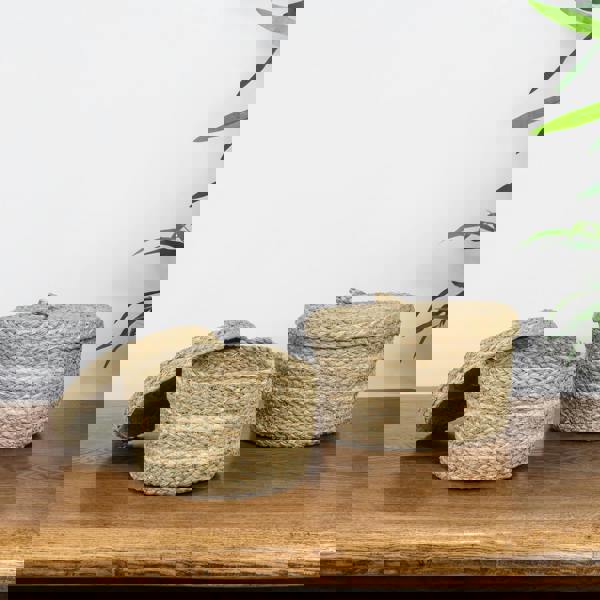 JVL Palma Natural Round Lidded Woven Storage Baskets for Home Organisation, Set of 2, Brown