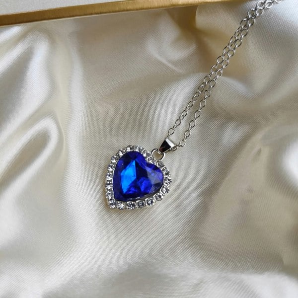 The Colourful Aura Titanic Dark Blue Heart Zircon Vintage Diamond Pendant Necklace