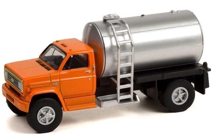 MCSlots 1982 Chevrolet C-60 Fertilizer Truck Orange Cabwith Silver Tank 1:64 Greenlight 45140A