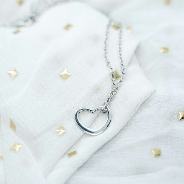 The Colourful Aura Open Small Hollow Heart Minimalist Dainty Silver Pendant Necklace