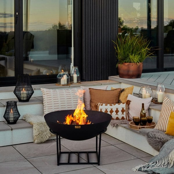 Ivyline Outdoor Cast Iron Firebowl on Stand