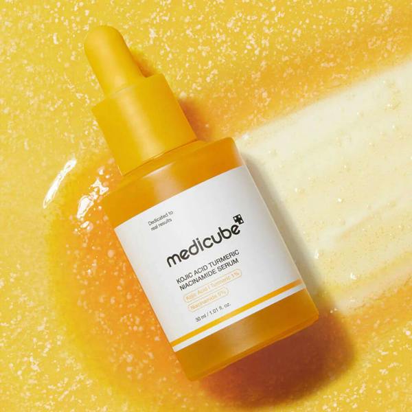 Lightweight, non-greasy, and fast-absorbing brightening serum by Medicube that hydrates and clarifies the skin for a healthy glow at Atelier De Glow UK.