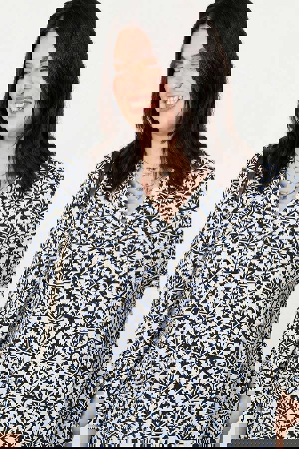 Navy | Curve Printed 3/4 Sleeve Relaxed Blouse