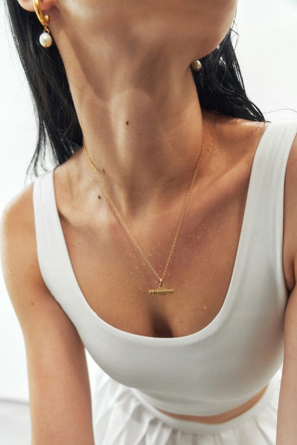 Elk & Bloom Raise The T-Bar Chunky 14K Gold Pendant Necklace