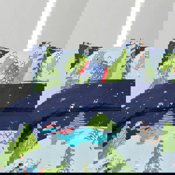 Smart Living Fun & Cosy Kids' Duvet Cover with Pillowcase & Fitted Sheet-Complete-Set - DINO SKIING