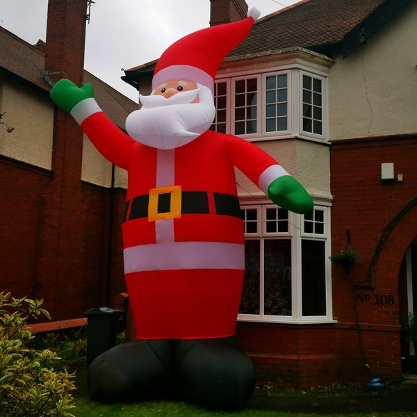 Samuel Alexander GIANT: 20ft (6m) Outdoor Inflatable Lit Christmas Santa with Raised Arm & 28 LEDs