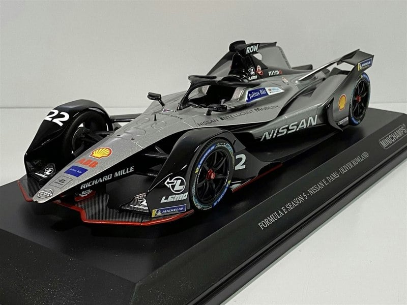 minichamps 114180022 formula e season 5 nissan o rowland 1:18  scale
