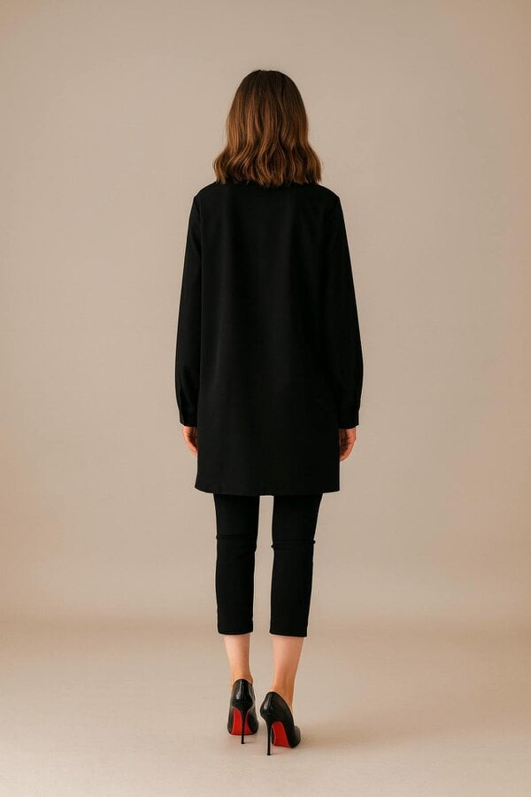 Hoxton Gal Oversized Long Sleeves Shirt Collar Tunic Top with Brooch Detail in Black