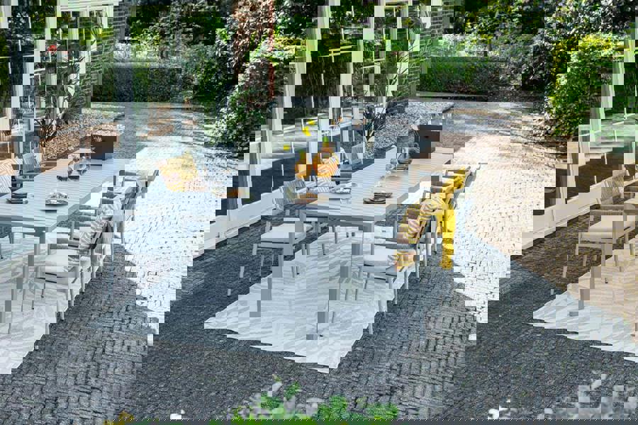 Garden Impressions Latina 6 Seater Extending Dining Table with Barcelona Dining Chairs