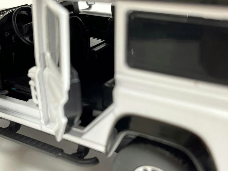 Tayumo Land Rover Defender 110 White LHD 1:32 Light & Sound Tayumo 32105011