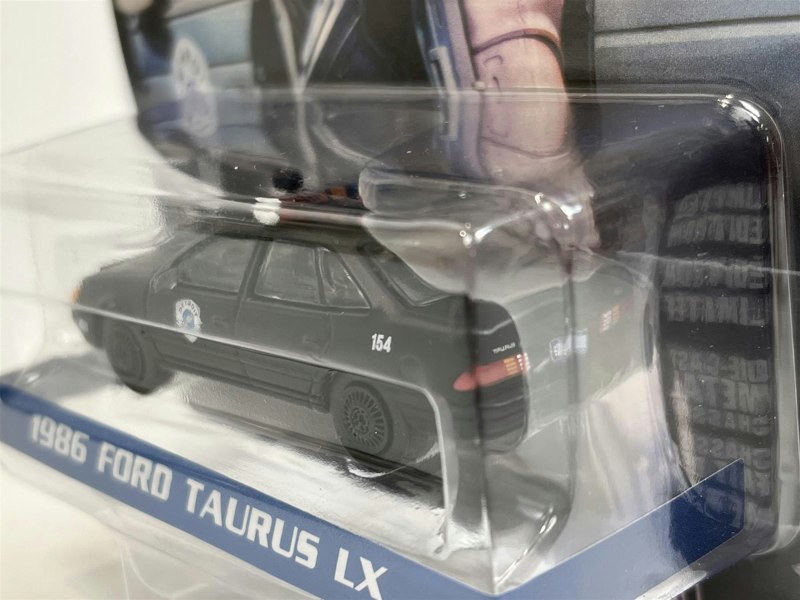 robocop 1986 ford taurus lx 1:64 scale greenlight 44940d