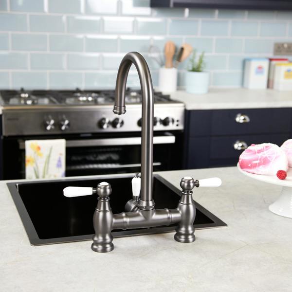 Flode klas | Traditional Bridge Style 3 in 1 Instant Boiling Tap | White Ceramic Levers | Gun Metal Finish