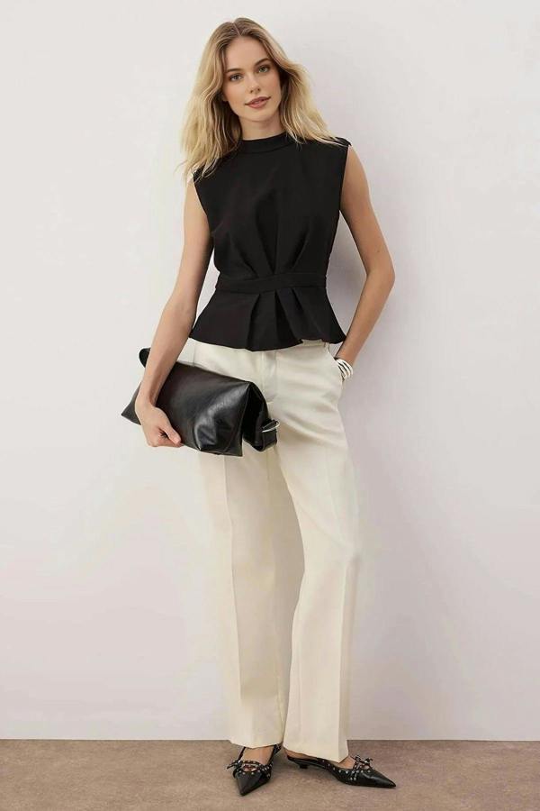 WOVCOR Woven Crew Neck Sleeveless Blouse