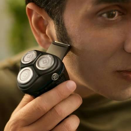 Philips Wet & Dry Electric Shaver Series 3000 with 5D Flex & Pivot heads, Travel Pouch and Pop-up trimmer– S3244/12