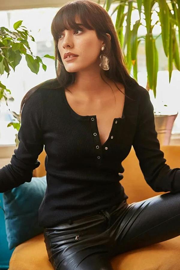 Hoxton Gal Button Placket Ribbed Blouse