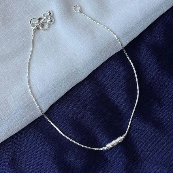 The Colourful Aura Pure Silver Slim Minimalistic Indie Boho Silver Indian Payal Anklet
