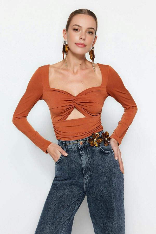 WOVCOR Cut Out Detailed Knit Blouse