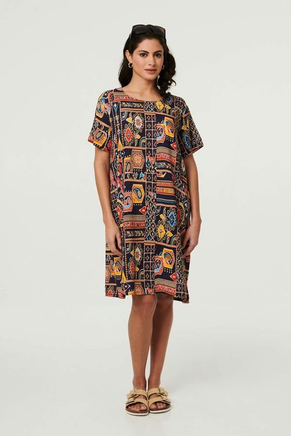 Navy | Abstract Print Short Shift Dress : Model is 5'8"/172 cm and wears UK8/EU36/US4/AUS8