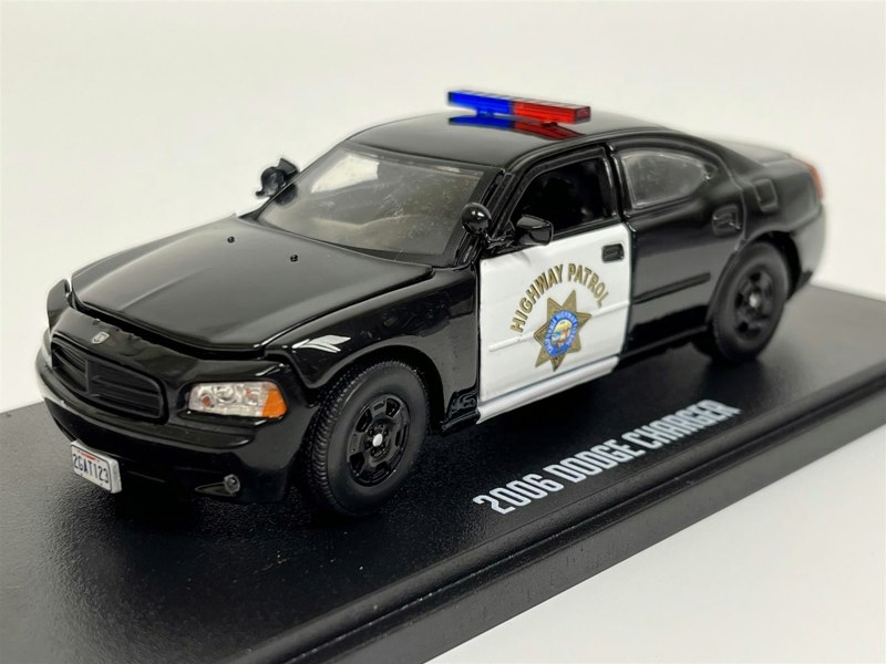 Greenlight The Rookie 2006 Dodge Charger Black White 1:43 Scale 86634