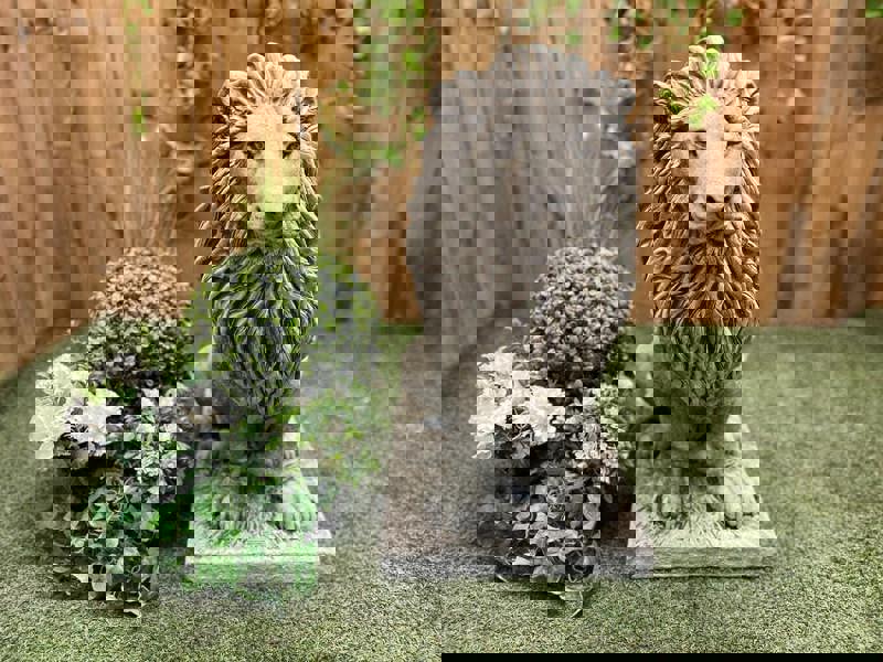 Large Sitting Regal Lion Statue for Garden