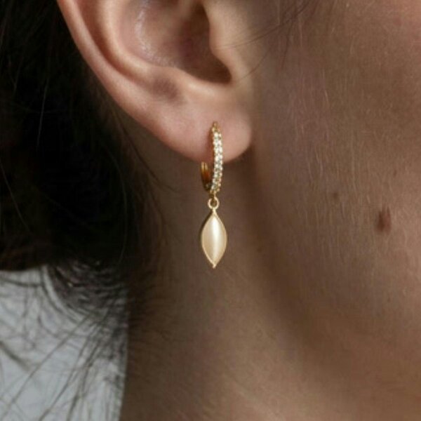 Uchi & Soto Nekomeishi Cream Cats Eye Earrings