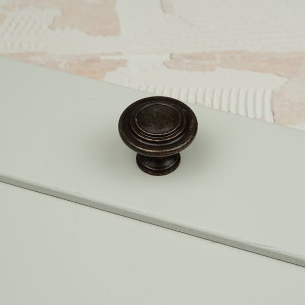 Handle & Home 32mm Antique Brass Rustic Round Knob