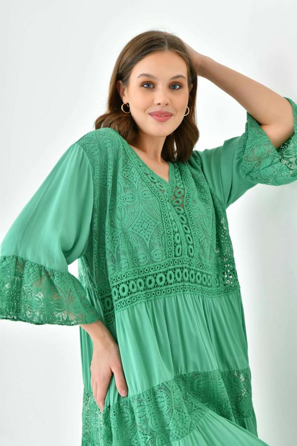 Hoxton Gal Oversized 3/4 Sleeves Lace Detailed V Neck Mini Dress in Green