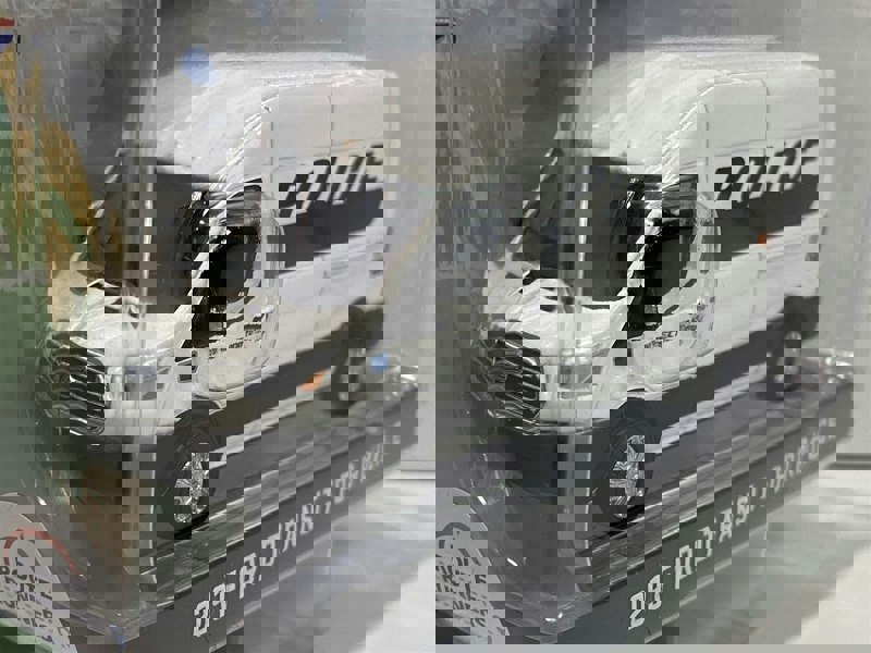 2019 ford transit police 1:64 route runners greenlight 53010