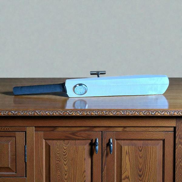 CRICKET-GIFTS Mini Bat Clock Ideal for Personalisation