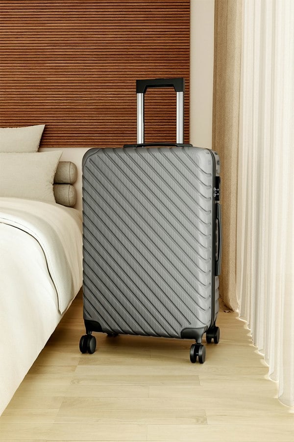Living and Home Lightweight Hardside Travel Suitcase with Spinner Wheels, 28" Silver