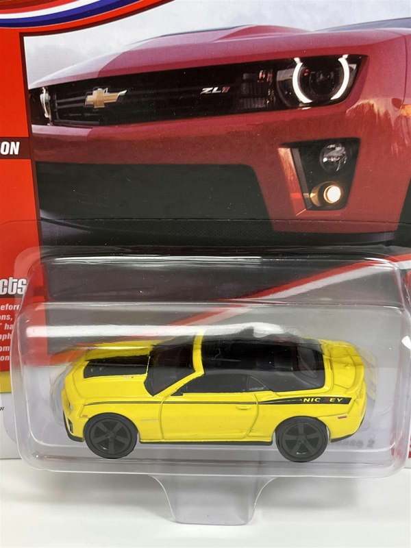 Johnny Lightning 2013 Chevy Camero ZL1 Rally Yellow 1:64 Scale JLMC030B