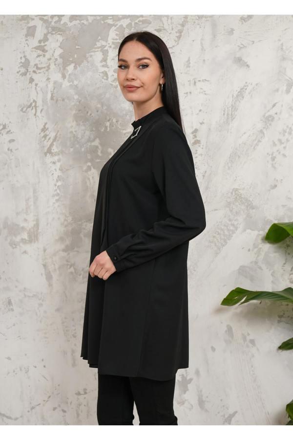 Hoxton Gal Relaxed Fit Long Sleeves Brooch Detailed Tunic in Black