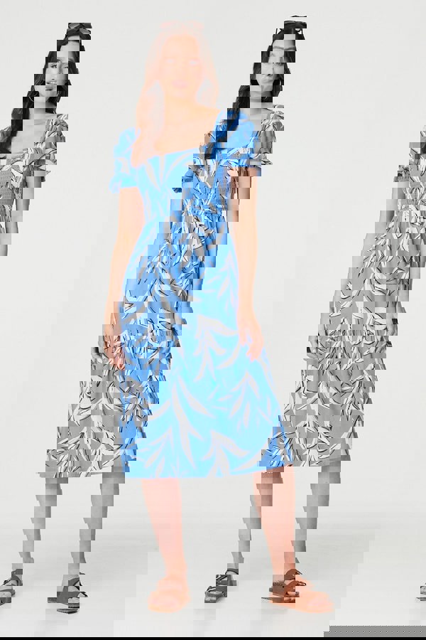 Blue | Leaf Print Smocked Midi Dress : Model is 5'9"/175 cm and wears UK8/EU36/US4/AUS8