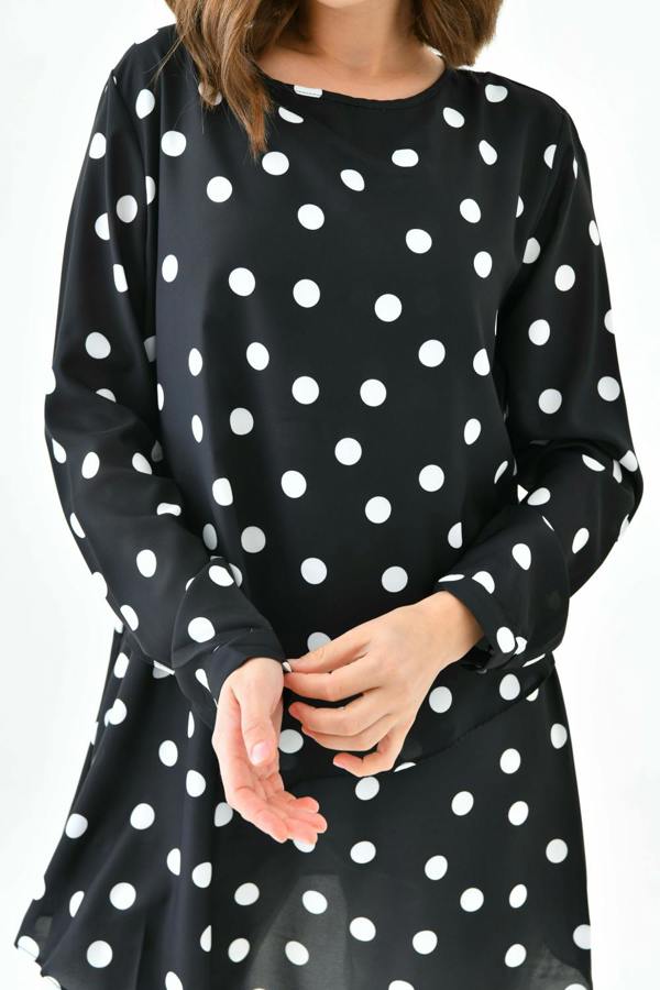 Hoxton Gal Oversized 3/4 Sleeves Crew Neck Layered Tunic with Polka Dot Print in Black and White