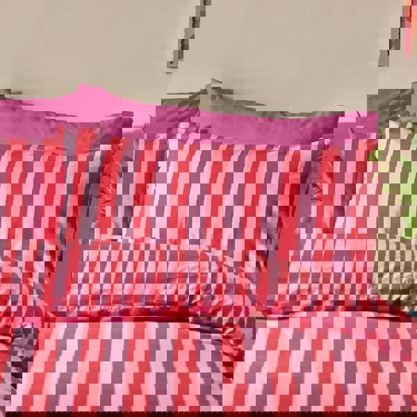 Sassy B Stripe Tease Reversible Duvet Cover Set Red