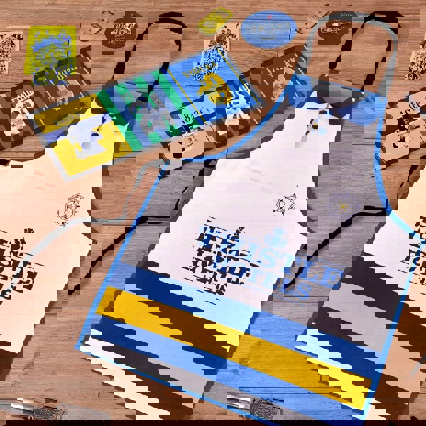 BritishmadeGifts Leeds Football Fan - Retro Bar Box - The Perfect Time Capsule Gift Box for Football Lovers