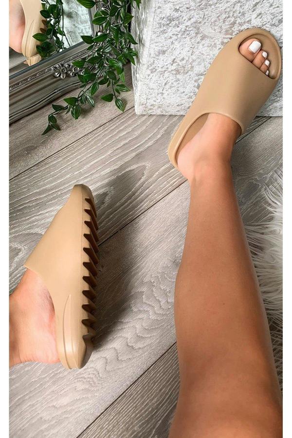 Lou Slip On Sandals - Mocha