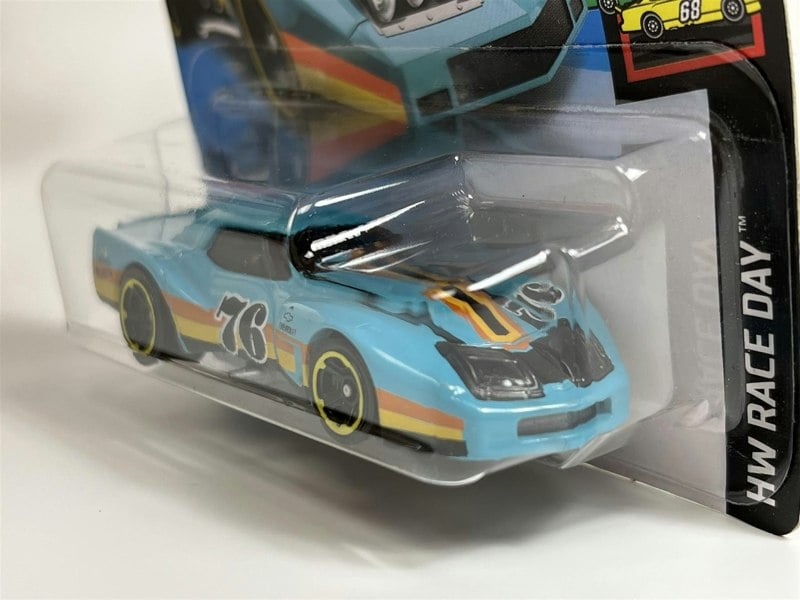Hot Wheels 1976 Greenwood Corvette HW Race Day 1:64 GHG11D521 B7