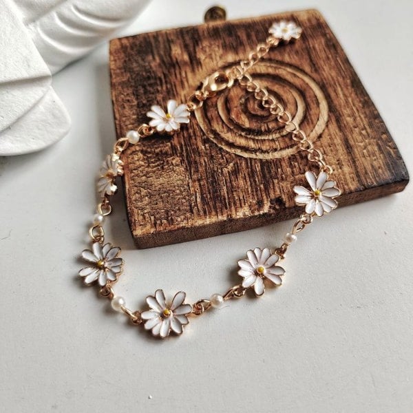 The Colourful Aura Gold Plated Sun Flower Charms Summer Indie Boho Daisy Floral Adjustable Bracelet